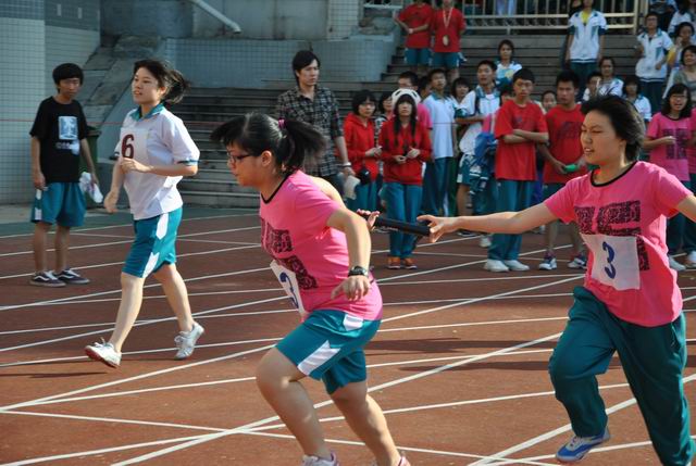 女子接力赛