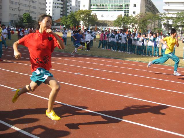 高一16班   黎咏然    加速冲刺